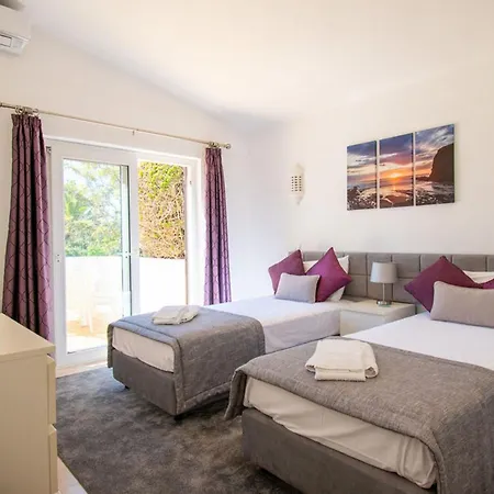 Villa 61 Vdm - Superb On Vale Do Milho With Heated *