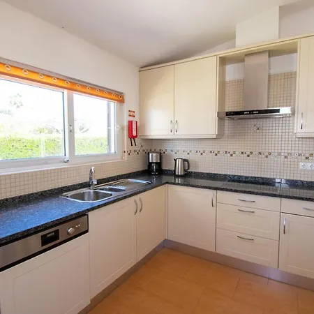 Villa 61 Vdm - Superb On Vale Do Milho With Heated